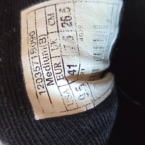 Well Worn Brooks Levitate 5 Size 9.5  *Spring Clearance* - Picture 3 of 3